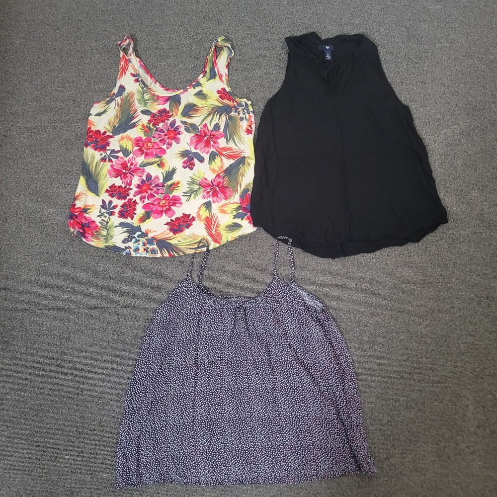 Gap Size Small Sleeveless Tops Bundle Women Floral Geometric Black Lot of 3